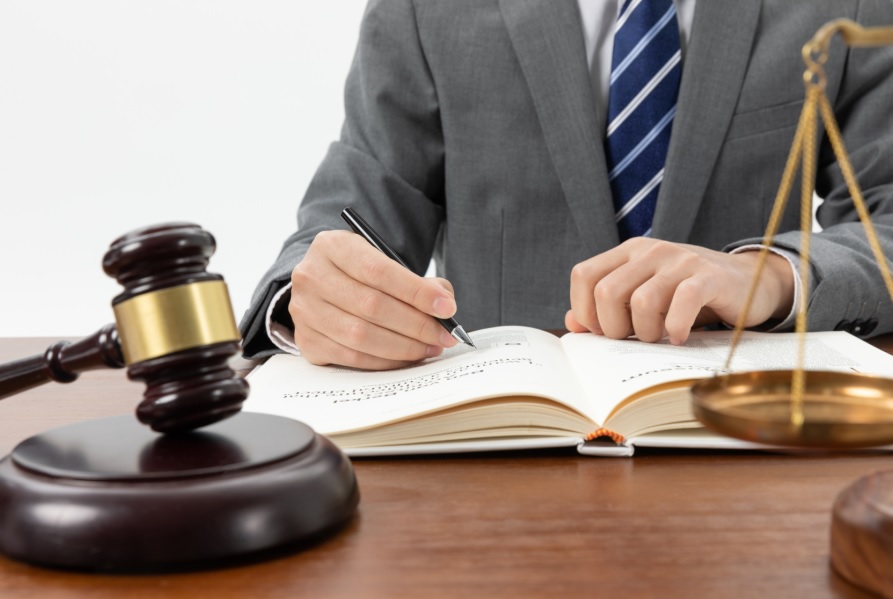 Commercial Litigation Lawyer
